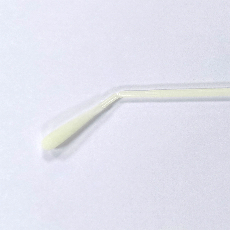 Collection floquée en nylon stérile jetable testant des écouvillons de gorge pour lu0026#39;échantillonnage de virus